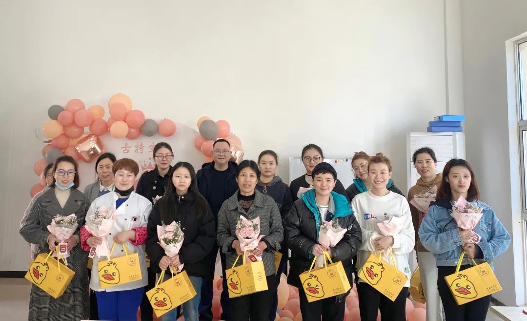 安徽古特生物科技有限公司于2022年3月8日组织开展了节日活动，公司全体女职工及特邀嘉宾—总经理秦永发先生在温馨愉快的氛围中共度女神节。